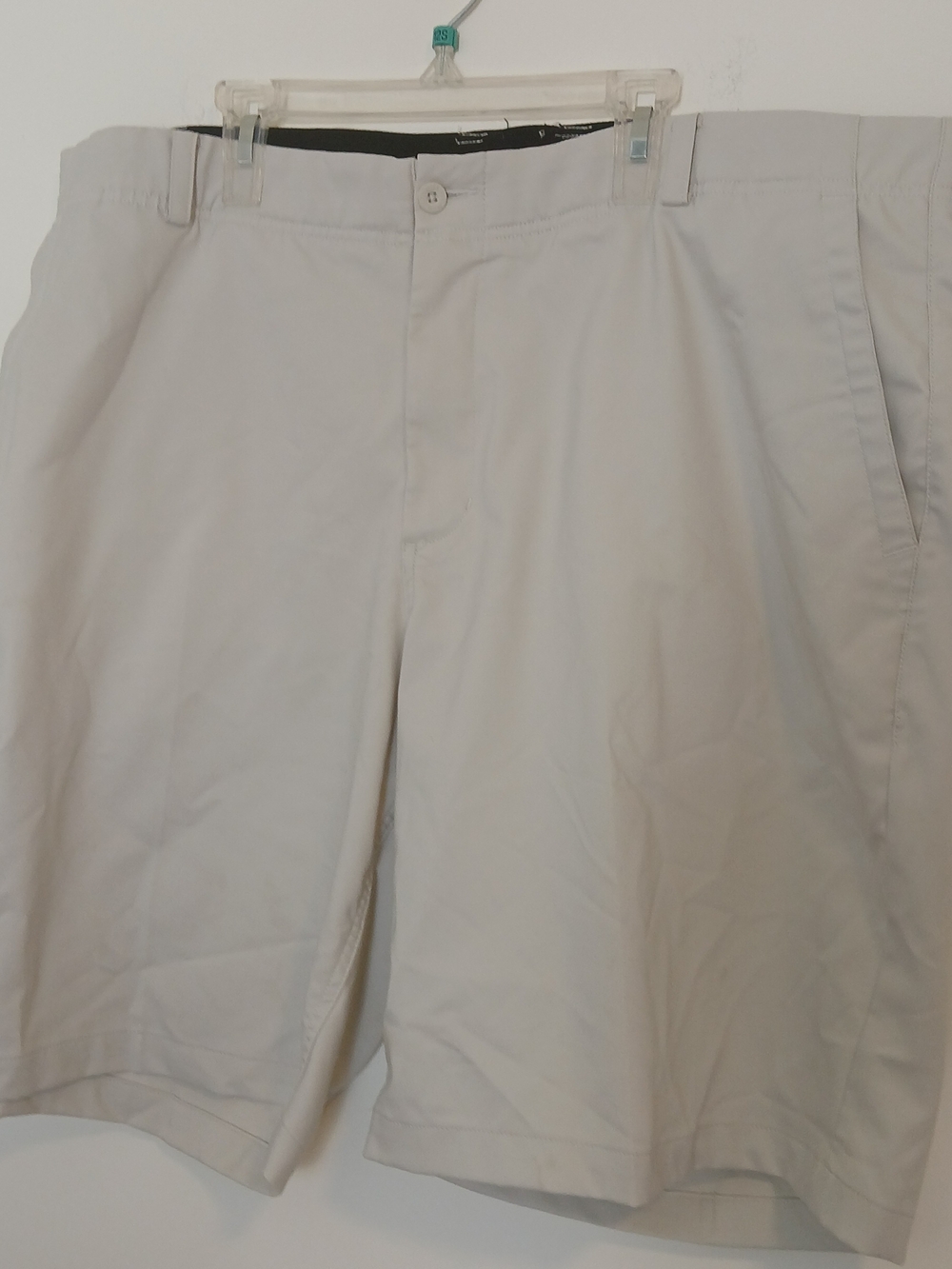 Nike Men's Beige Flat-Front Performance Golf Shorts 40